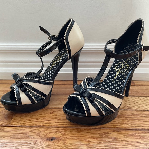 Black and White Jessica Simpson Heels - Picture 2 of 4